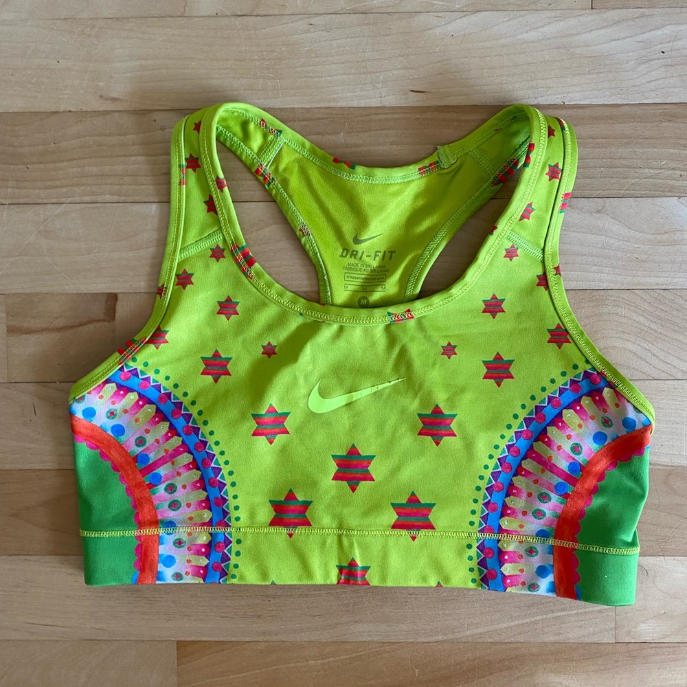 RARE Nike sports bra size M with stars ⭐️